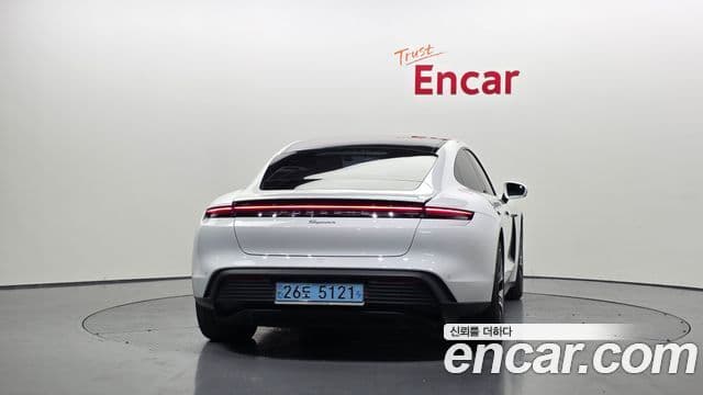 Porsche Taycan 4