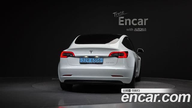 Tesla Model 3 4