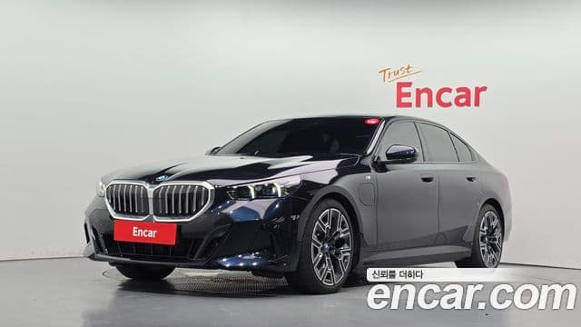 BMW 5 Series (G60)