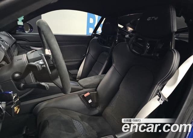 Porsche 718 Cayman 4