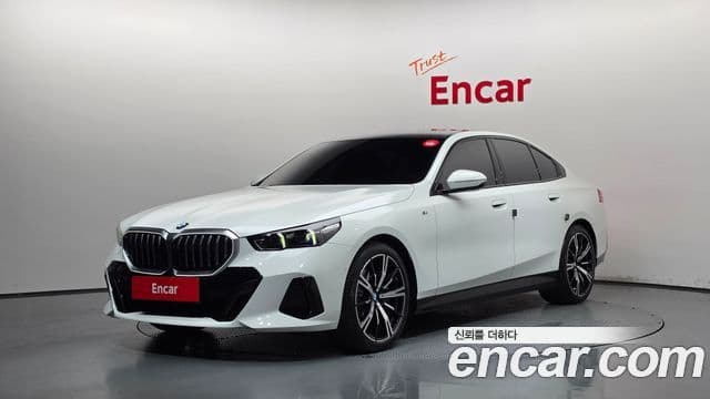 BMW 5 Series (G60)