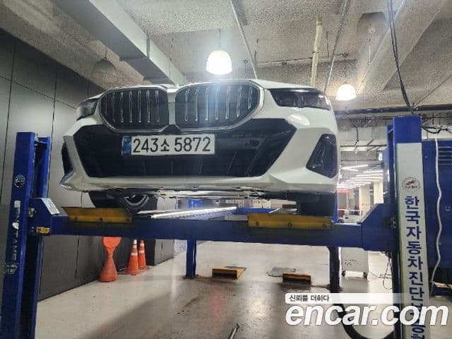 BMW 5 Series (G60)