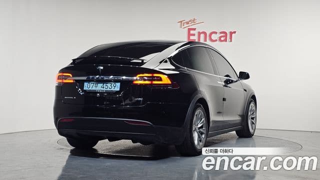 Tesla Model X 2