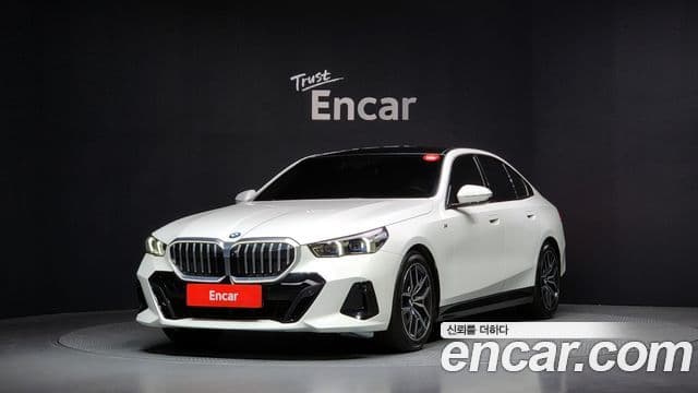 BMW 5 Series (G60)