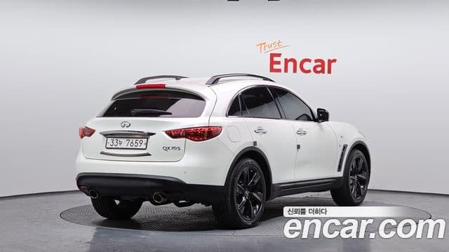 Infiniti QX70 2