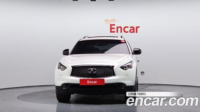 Infiniti QX70 3