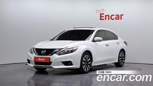 Nissan Altima 1