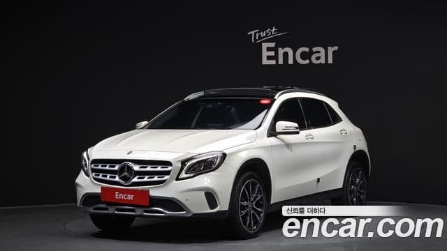 Mercedes-Benz GLA-Class X156 1