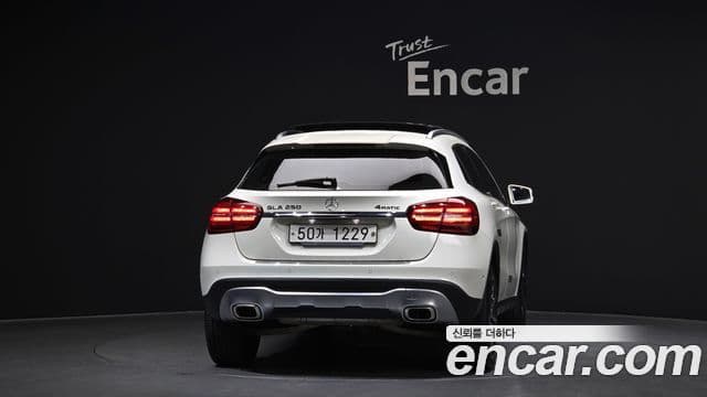 Mercedes-Benz GLA-Class X156 4