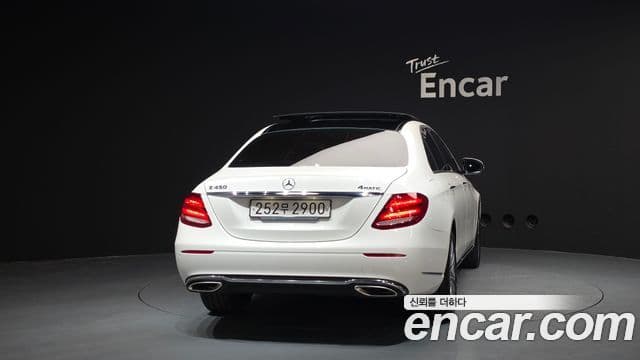 Mercedes-Benz E-Class W213 4