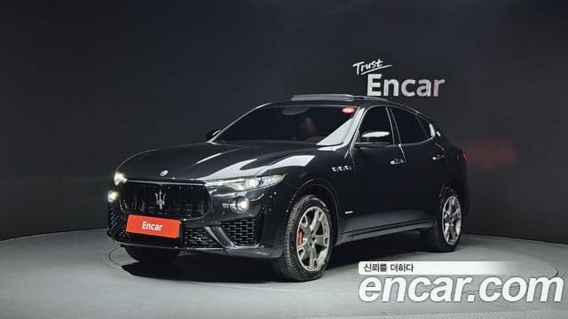 Maserati Levante 1