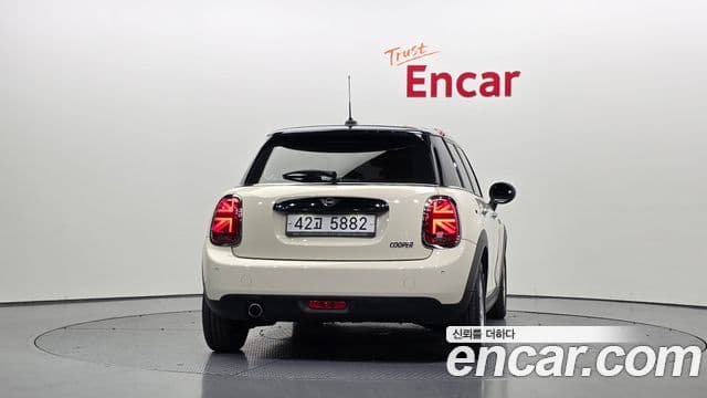 MINI Cooper 4