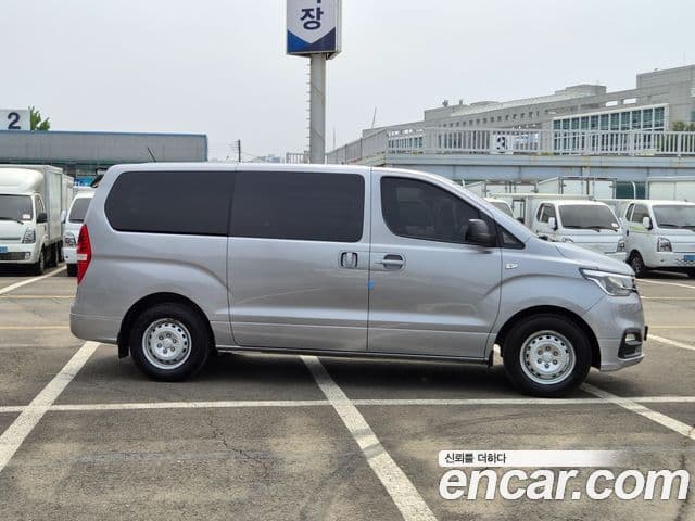 Hyundai The New Grand Starex 1