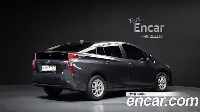 Toyota Prius 4th Gen 2