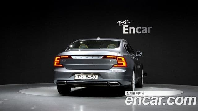 Volvo S90 4