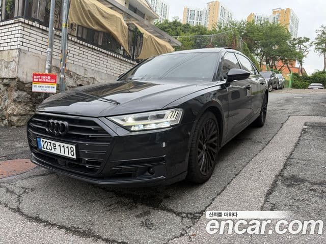 Audi A8 (D5)