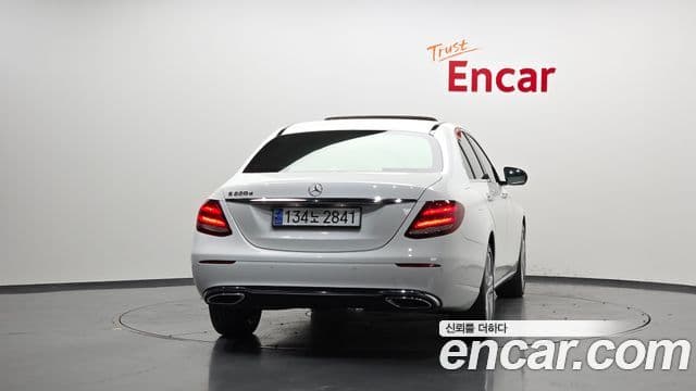 Mercedes-Benz E-Class W213 4