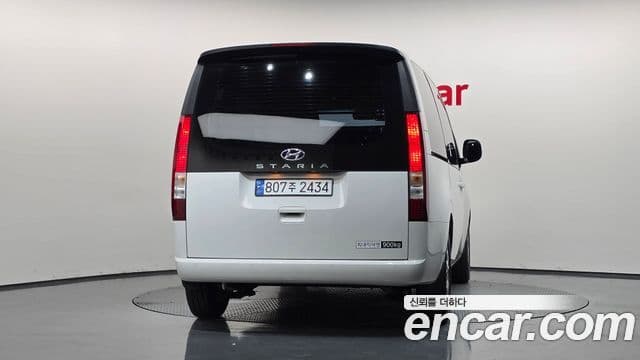 Hyundai Staria 4