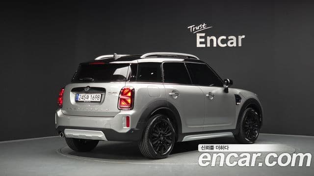 MINI Cooper Countryman 2
