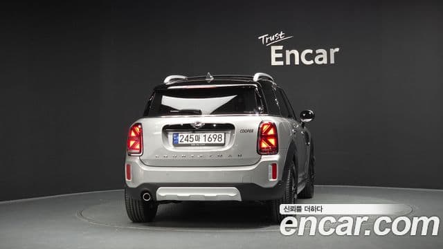 MINI Cooper Countryman 4