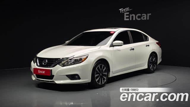 Nissan Altima 1