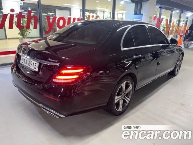 Mercedes-Benz E-Class W213 4