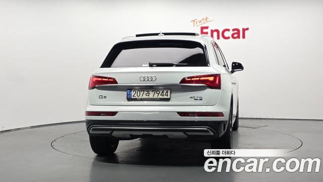 Audi Q5 (FY) 4