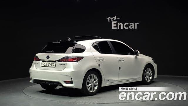 Lexus CT200h 2