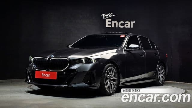 BMW 5 Series (G60)