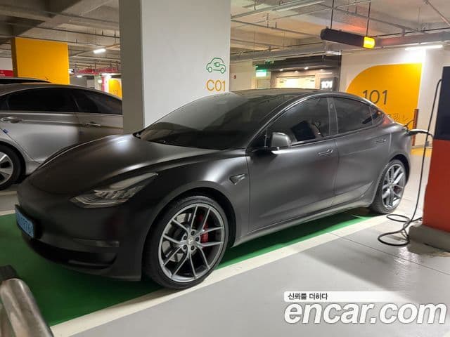 Tesla Model 3 4
