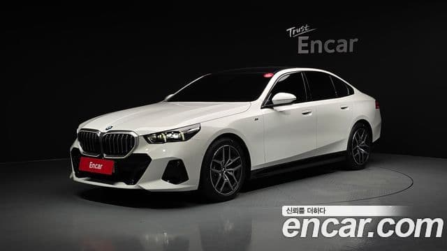 BMW 5 Series (G60)