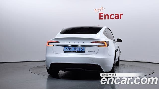 Tesla Model 3 4