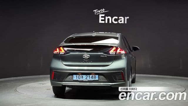 Hyundai The New Ioniq Electric 4