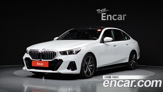 BMW 5 Series (G60)