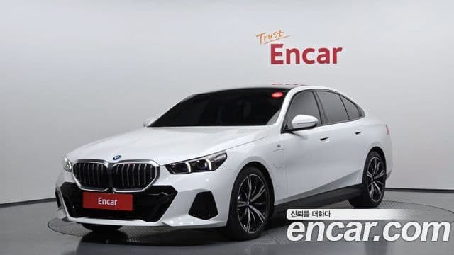BMW 5 Series (G60)