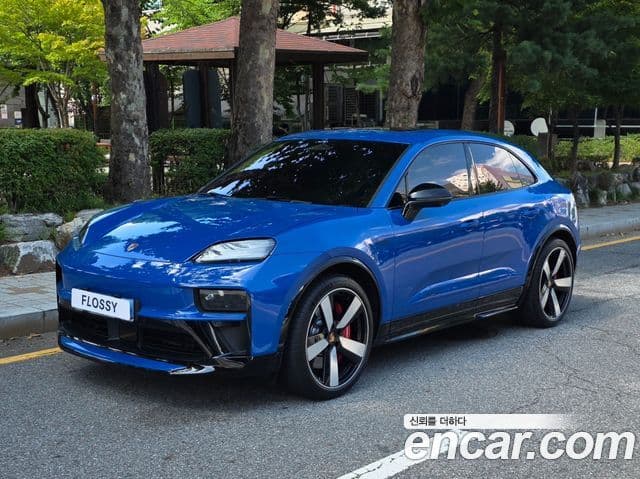 Porsche Macan EV