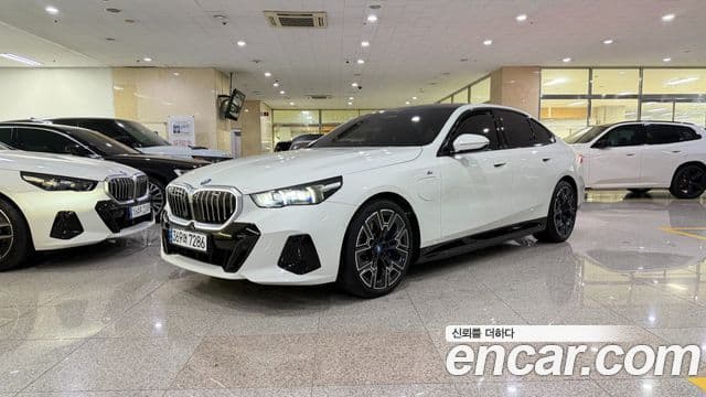 BMW 5 Series (G60)