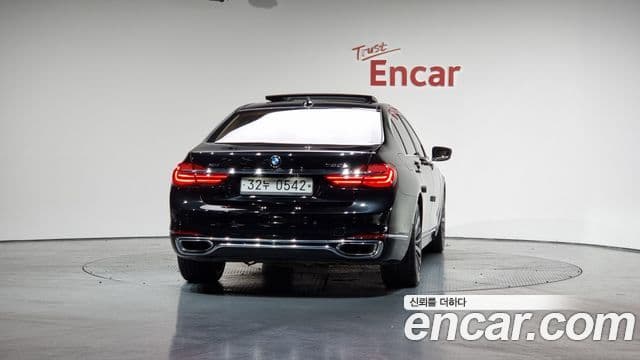 BMW 7 Series (G11) 4