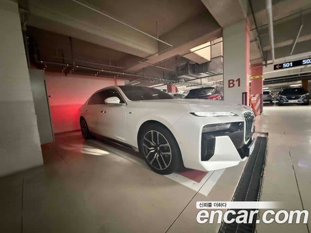 BMW 7 Series (G70)