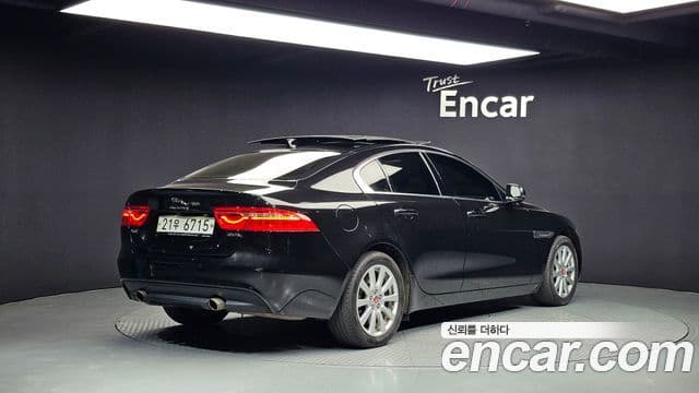 Jaguar XE 2