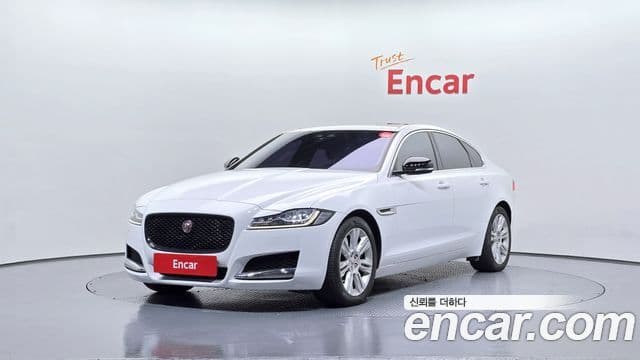 Jaguar XF (X260) 1