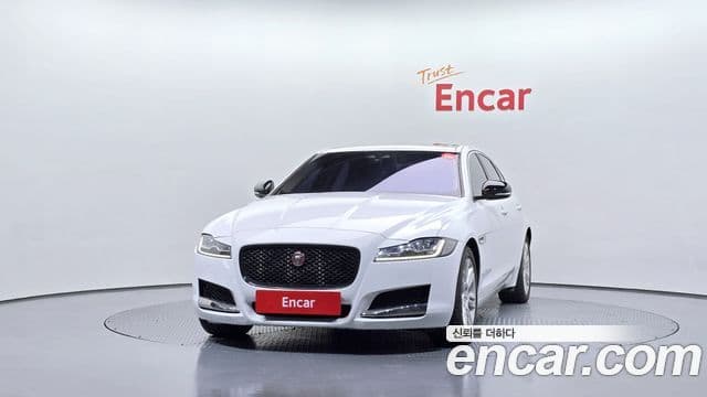 Jaguar XF (X260) 3
