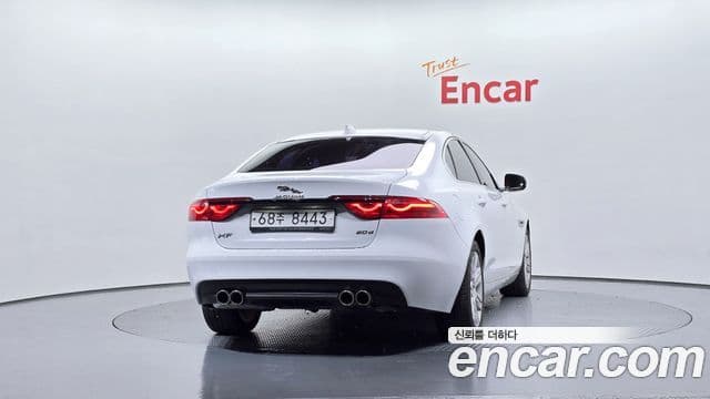 Jaguar XF (X260) 4