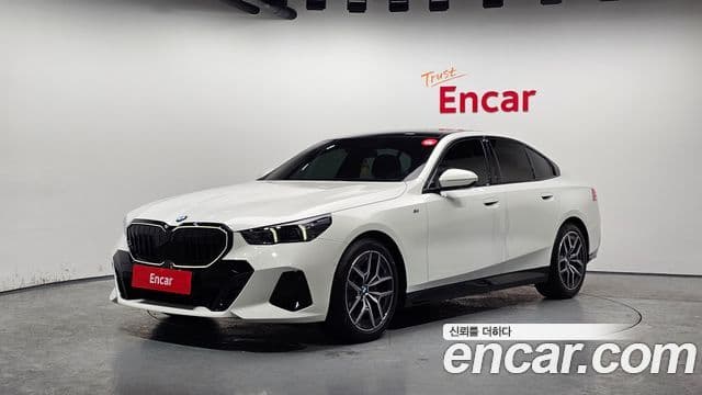 BMW 5 Series (G60)
