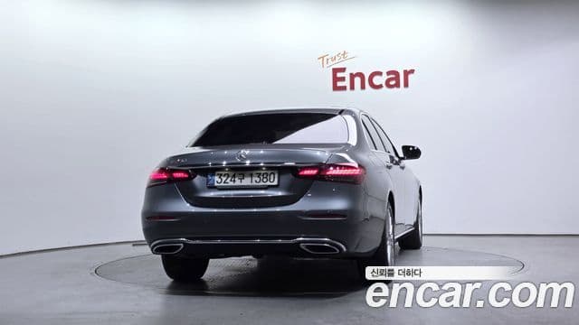 Mercedes-Benz E-Class W213 4