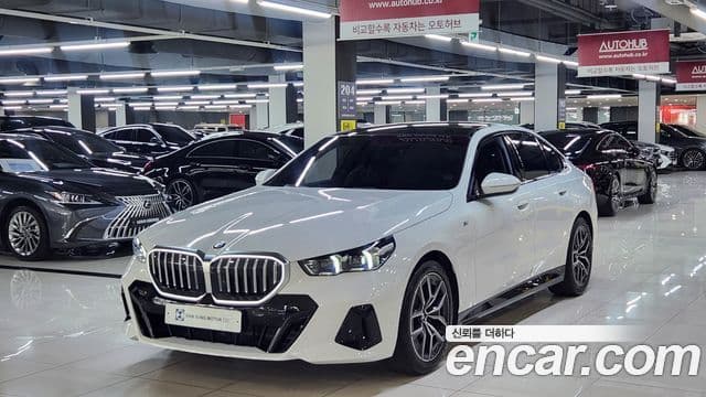 BMW 5 Series (G60)