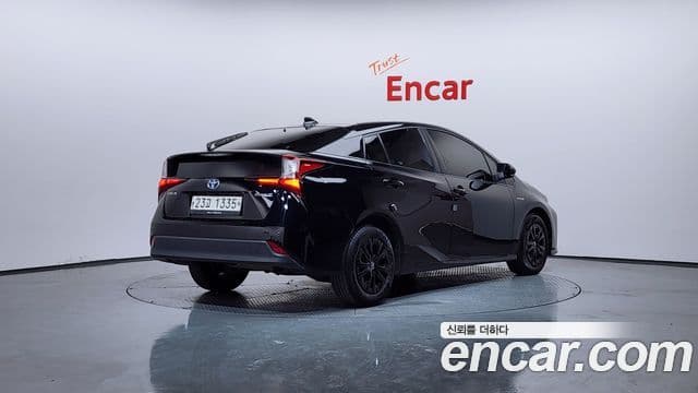 Toyota Prius 4th Gen 2