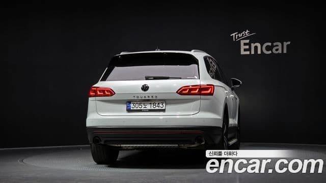 Volkswagen Touareg 3rd Gen 4