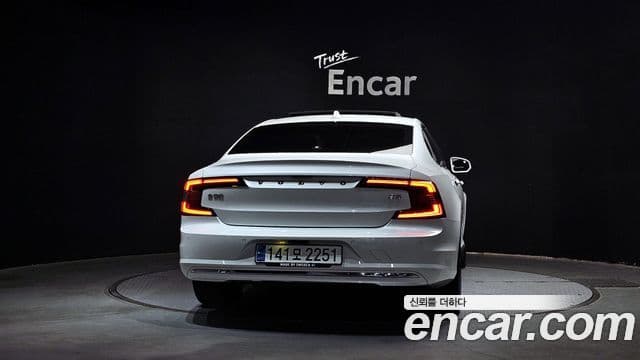 Volvo S90 4