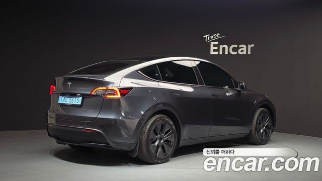 Tesla Model Y 2